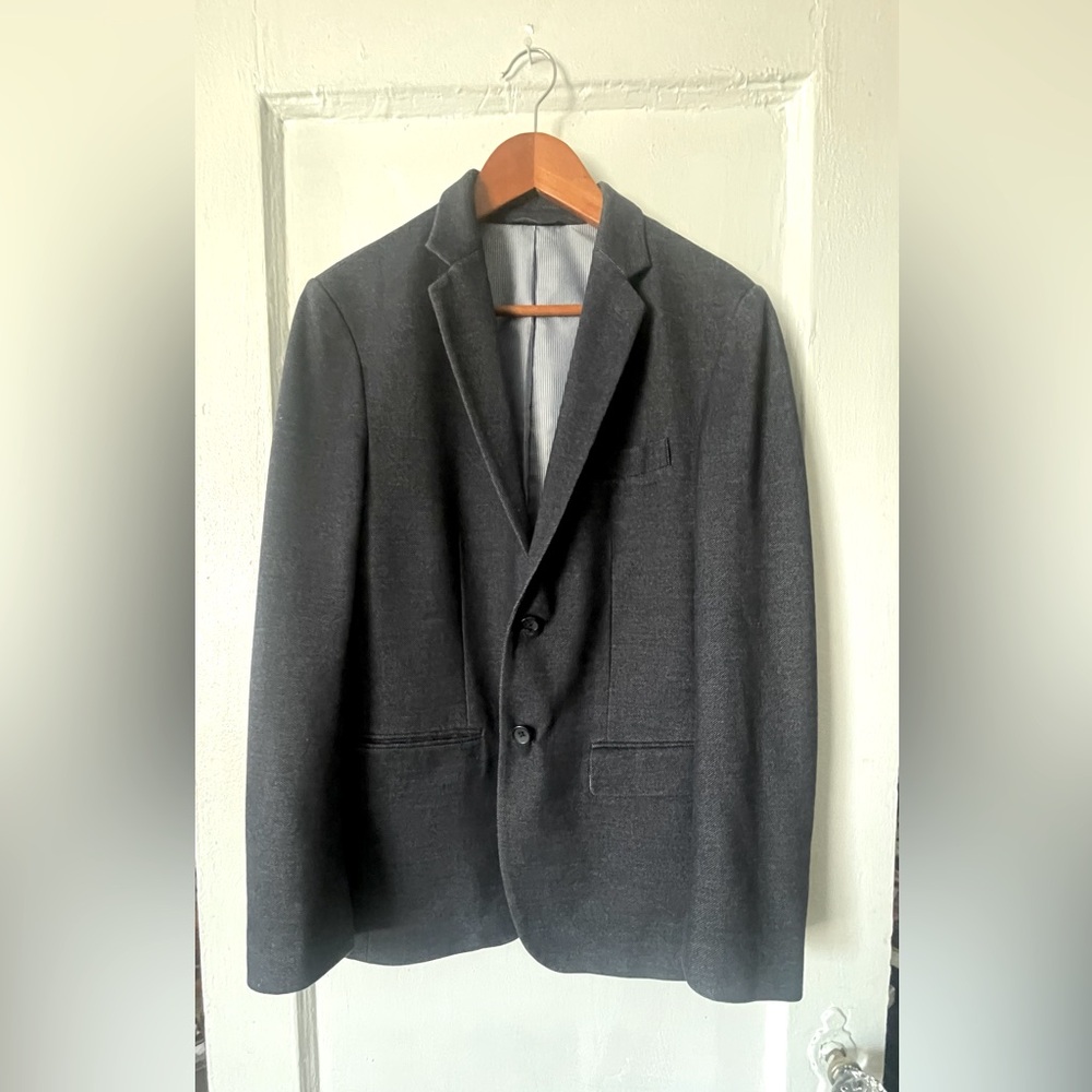 Banana Republic Navy Blue men’s Blazer, Tailored Slim Fit ( pre loved )
